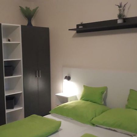 Szalóky Apartmanház Gyenesdiás Exterior foto