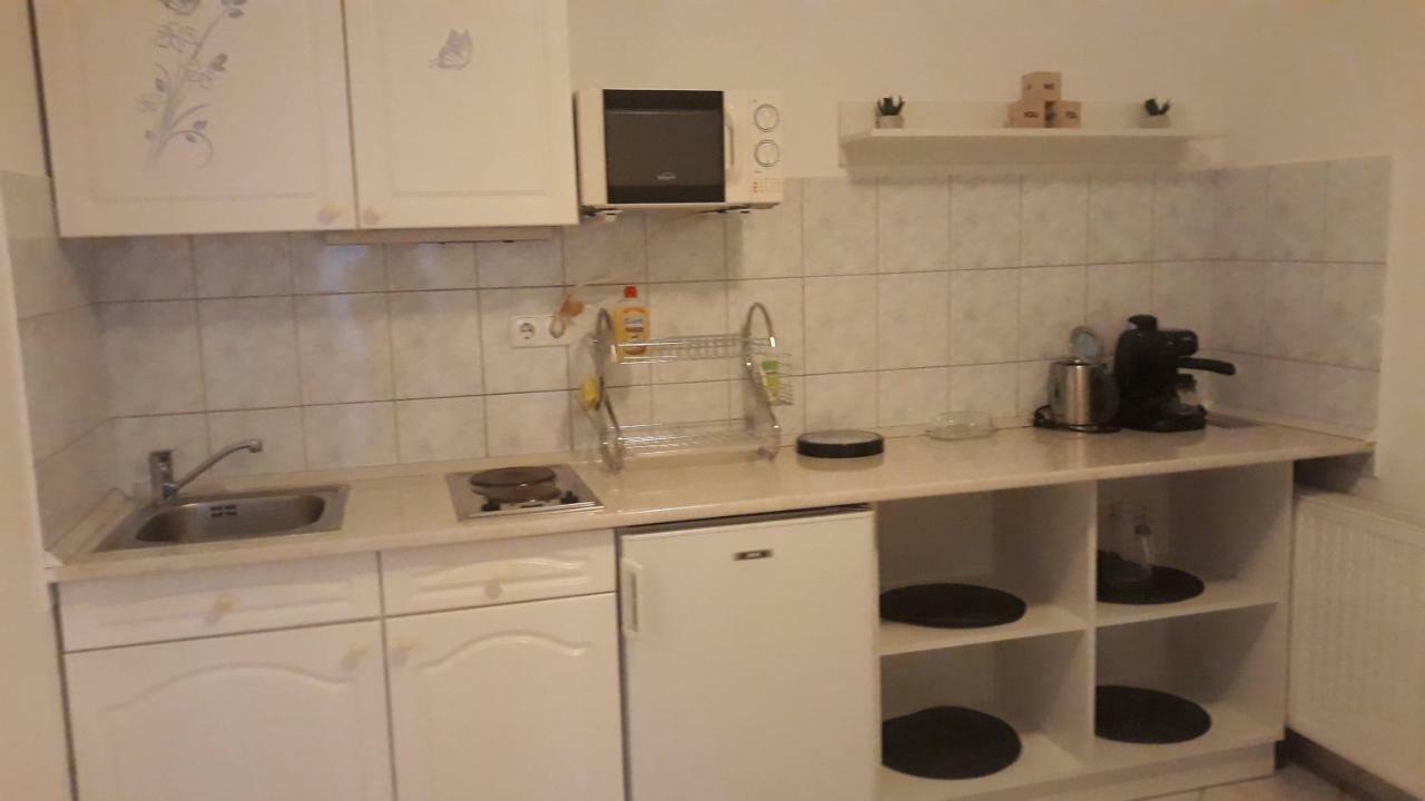 Szalóky Apartmanház Gyenesdiás Exterior foto