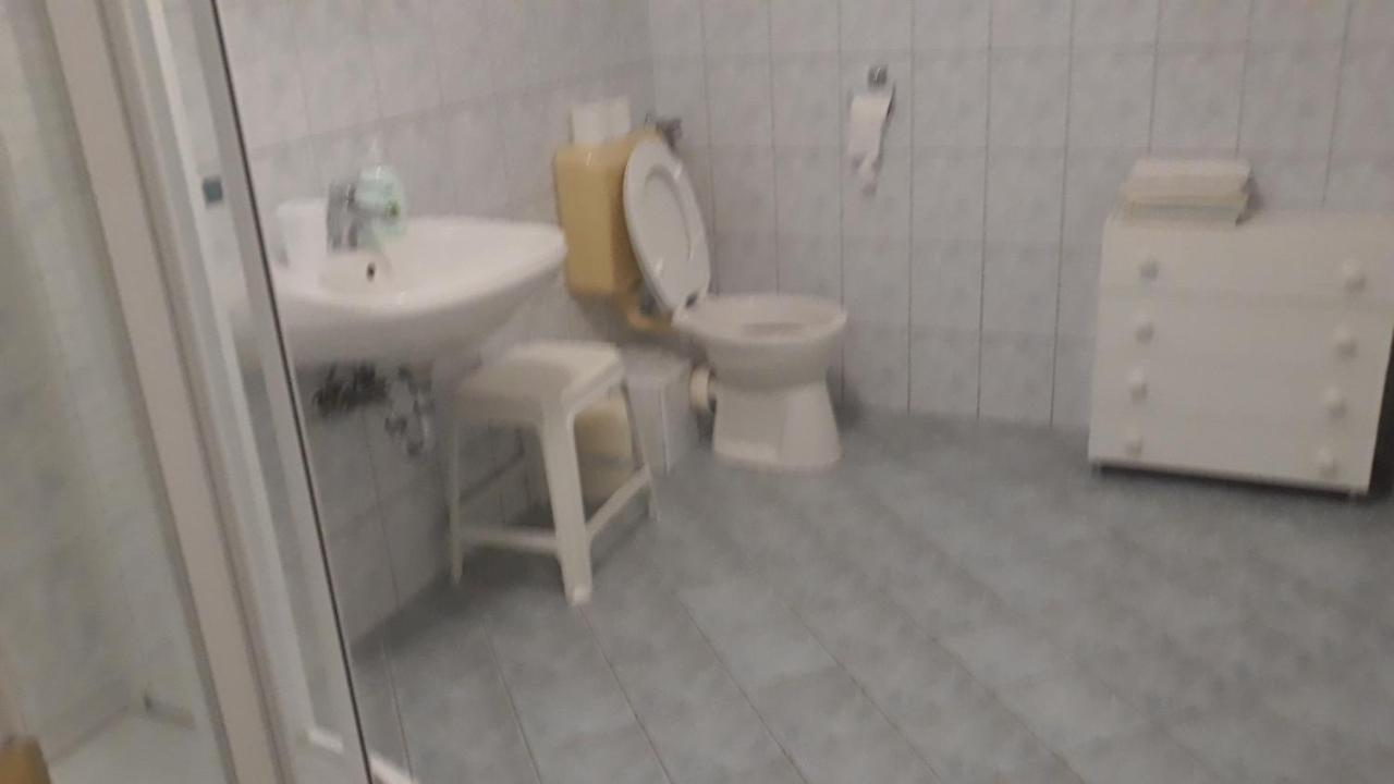 Szalóky Apartmanház Gyenesdiás Exterior foto